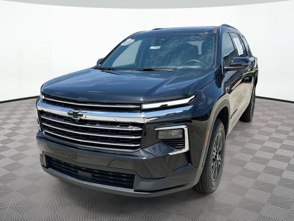 2025 Chevrolet Traverse LT in Mosaic Black Metallic — front three-quarter view